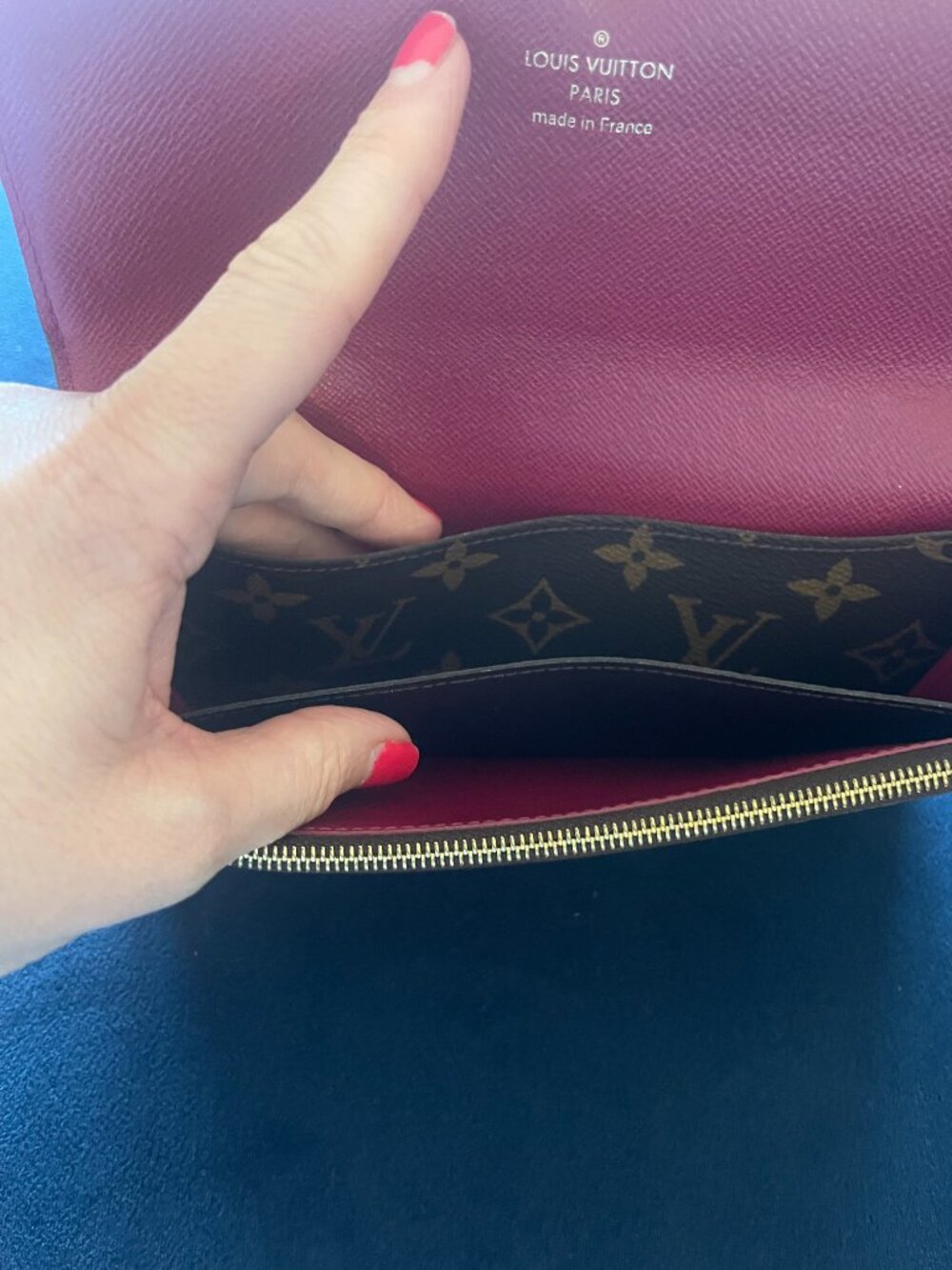 LV Wallet with Raspberry Button and Zipper Tag - Picture 4 of 6